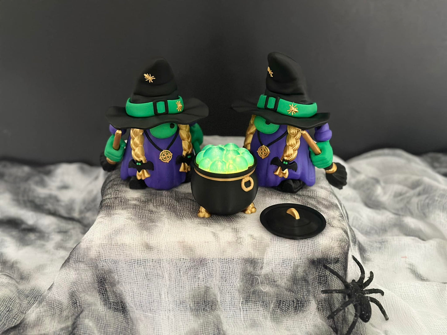 Gnome Witch with Cauldron